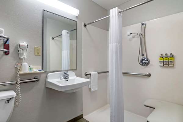  - MainStay Suites Emporia - I-35, Exit 128