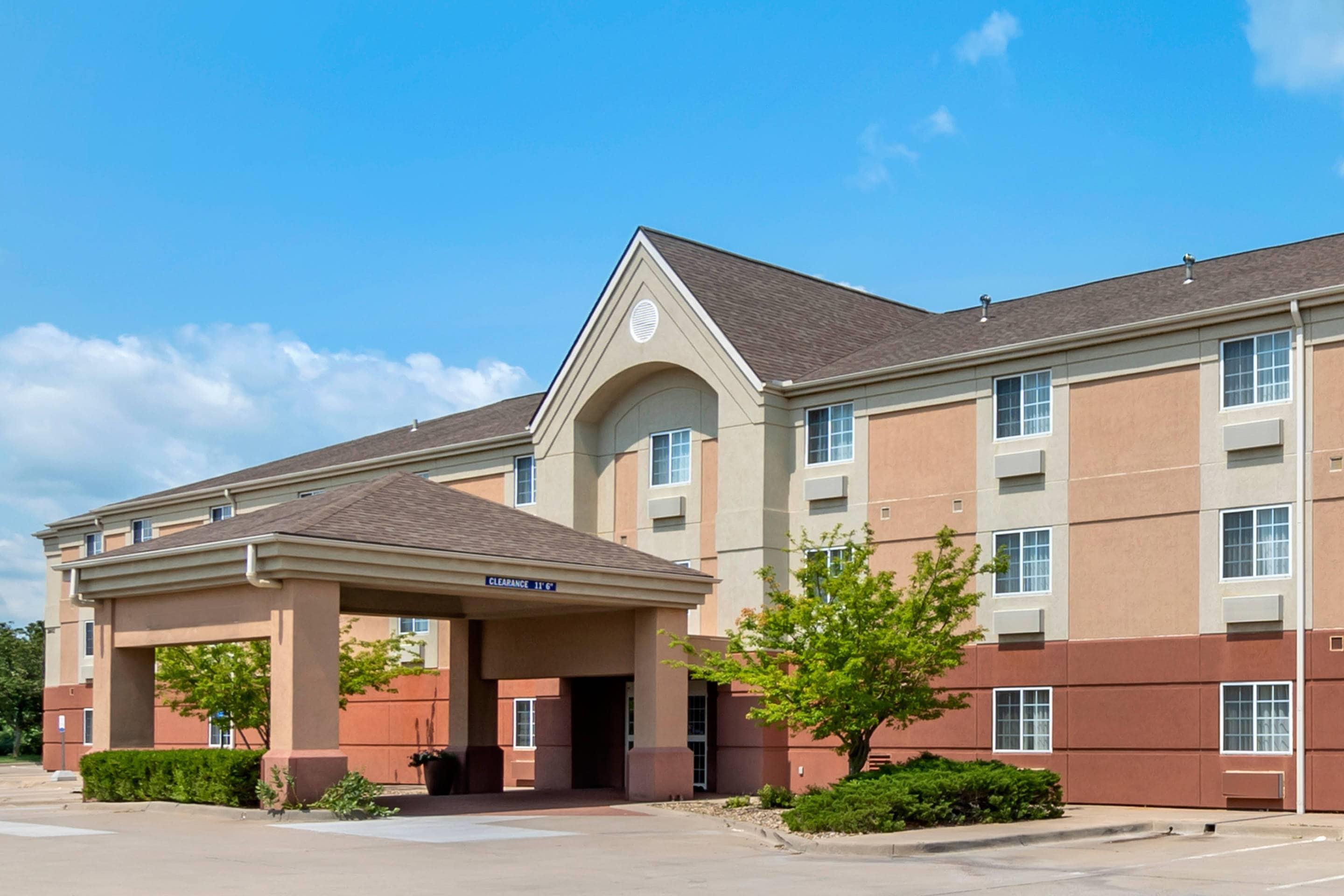 Hotel exterior | MainStay Suites Emporia