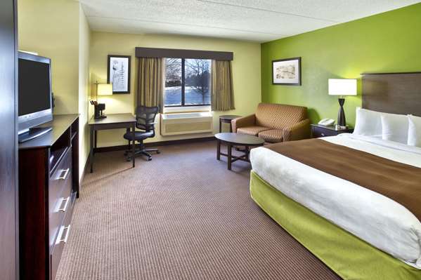 Suite - Quality Inn Oshkosh - I-41, Exit 116