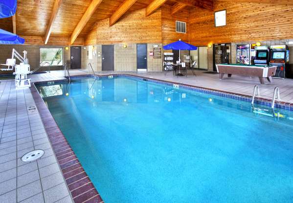 Pool - Quality Inn Oshkosh - I-41, Exit 116