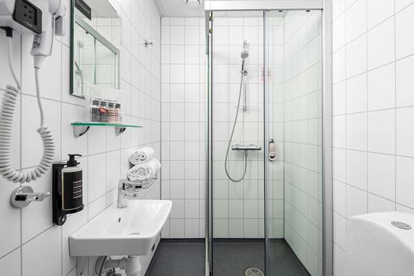 1 Queen Bed, Non-Smoking, Economy Room, Wi-Fi, Full Breakfast