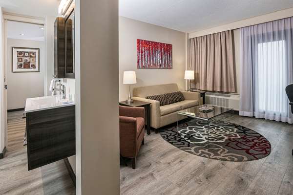 Suite - Quality Inn & Conference Centre Central Kingston