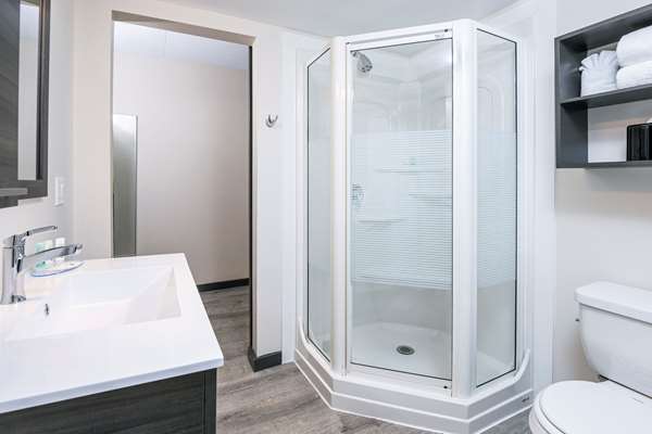 Suite - Quality Inn & Conference Centre Central Kingston