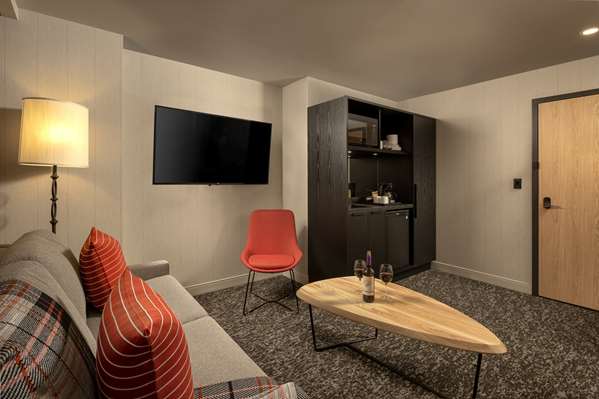 Suite - Peaks Hotel & Suites Downtown Banff