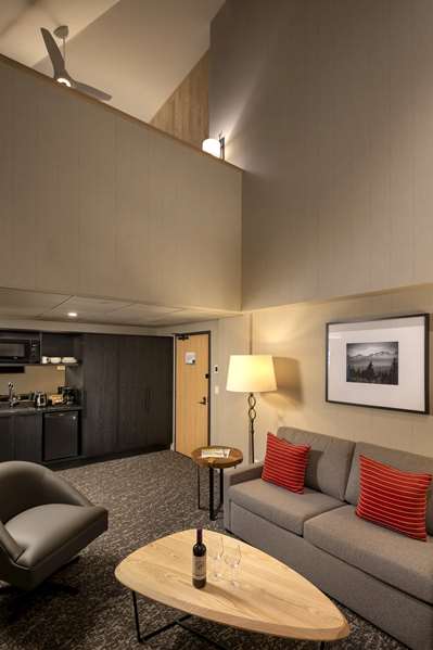 Suite - Peaks Hotel & Suites Downtown Banff