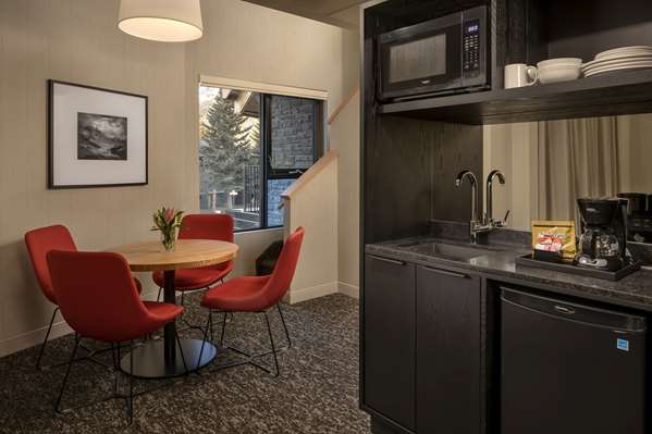 Suite - Peaks Hotel & Suites Downtown Banff