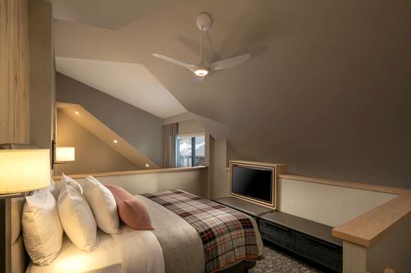 Suite - Peaks Hotel & Suites Downtown Banff