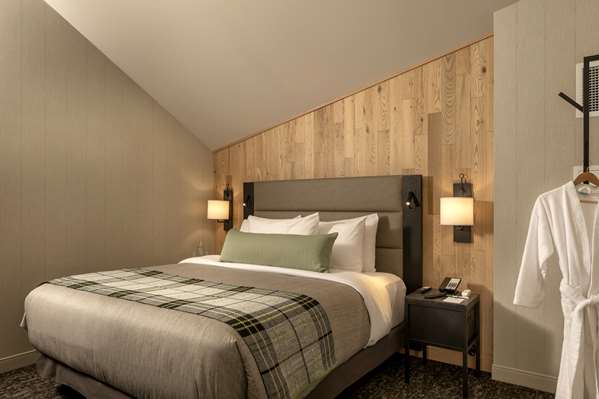 Suite - Peaks Hotel & Suites Downtown Banff