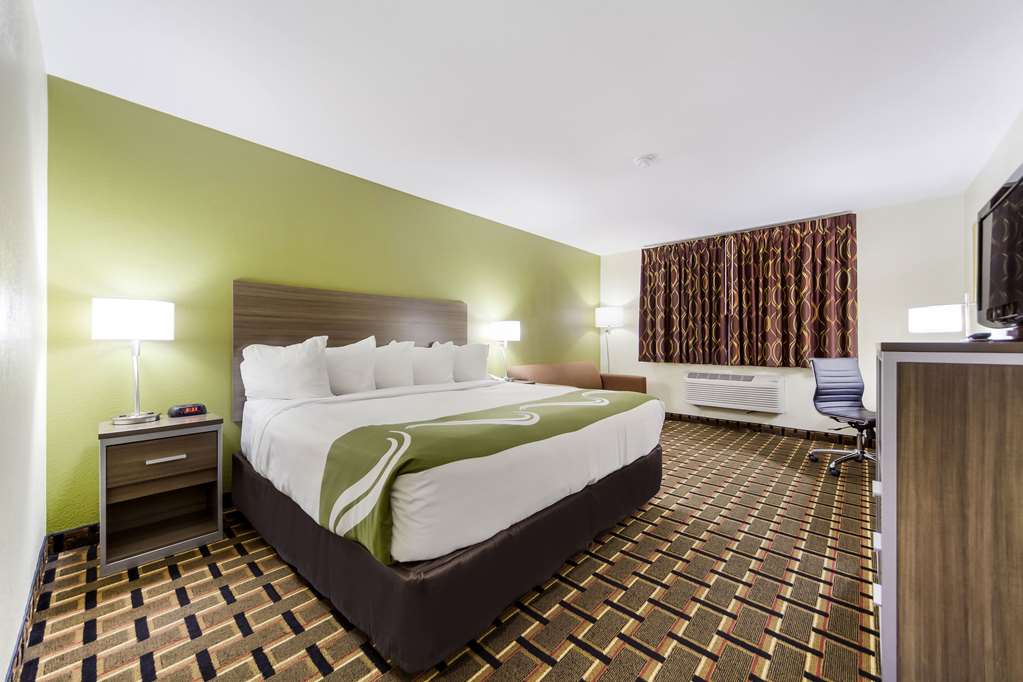 QUALITY INN LINCOLN CORNHUSKER-guestroom-Guest Room,On-Site.jpg