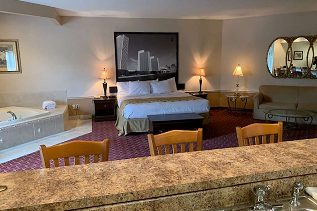 SUPER 8 BY WYNDHAM ALBANY-guestroom-Guest Room,On-Site.jpg