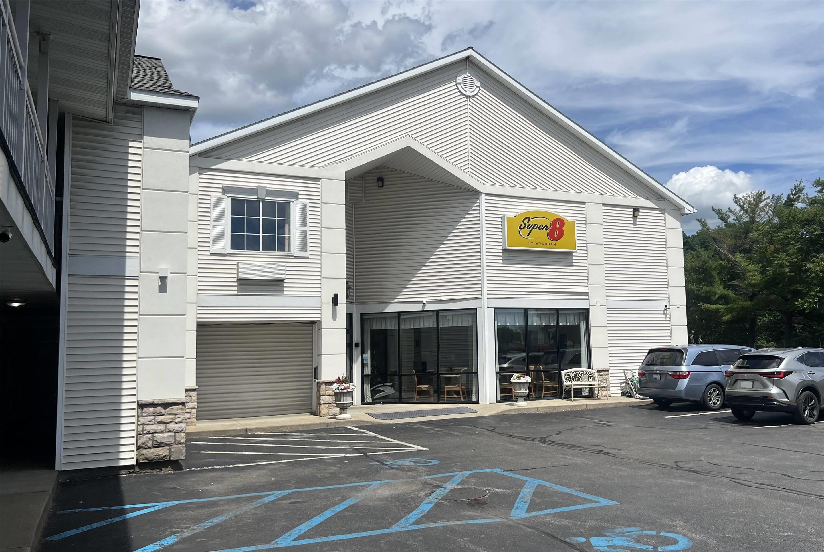 Exterior | Super 8 by Wyndham Albany