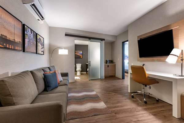 Suite - Cambria Hotel Airport Austin