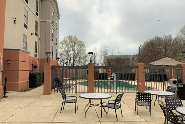 Pool - Wingate by Wyndham Ridgeland - I-55, Exit 103