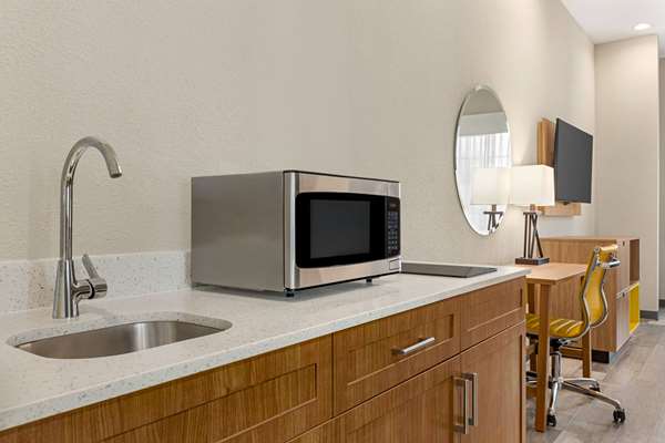  - Days Inn & Suites Greater Tomball