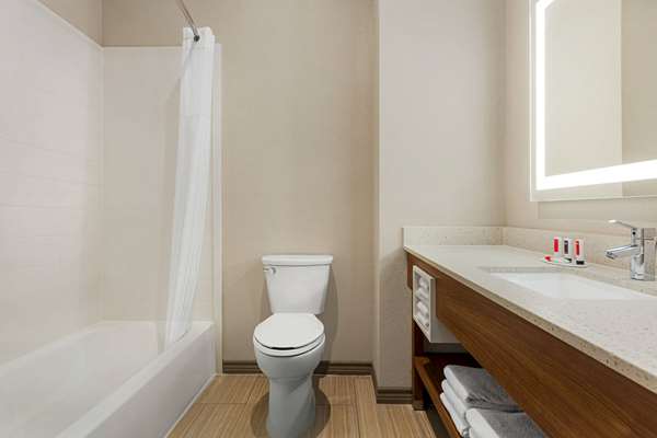  - Days Inn & Suites Greater Tomball