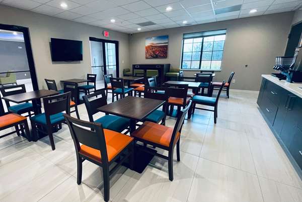  - Days Inn & Suites Greater Tomball