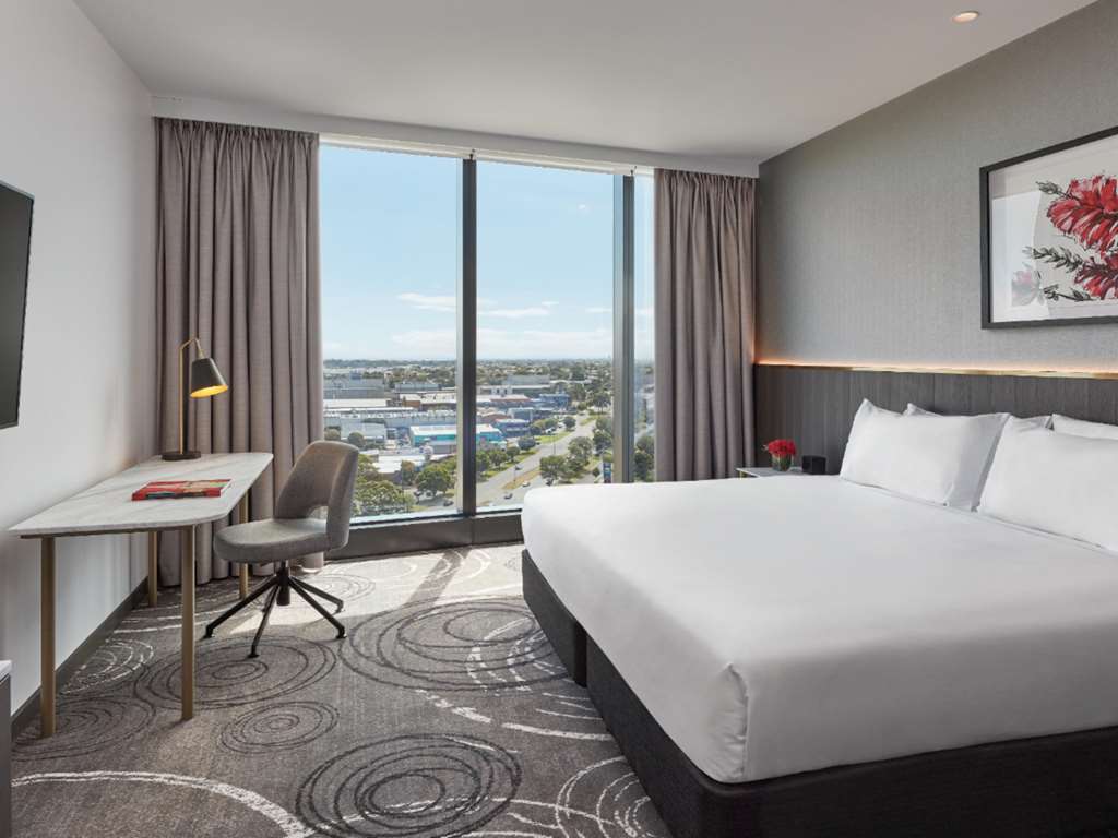 PARKROYAL MONASH MELBOURNE-guestroom-Guest Room,Guest Room Amenity,TV and multimedia,On-Site.jpg