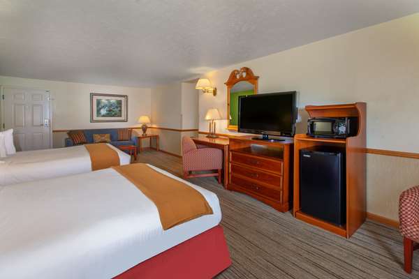 2 Queen Beds, Non-Smoking, First Floor, Sofabed, Patio, Microwave And Refrigerator, Full Breakfast