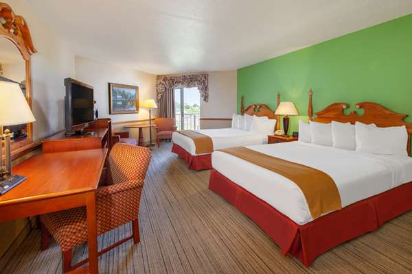 2 Queen Beds, Non-Smoking, Balcony, Desk, Microwave And Refrigerator, Full Breakfast