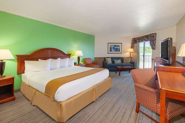 1 King Bed, Non-Smoking, Top Floor, Balcony, Bayview, Microwave And Refrigerator, Full Breakfast
