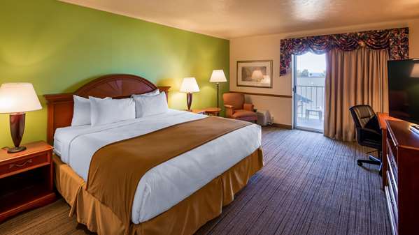 1 King Bed, Non-Smoking, Top Floor, Balcony, Bayview, Microwave And Refrigerator, Full Breakfast