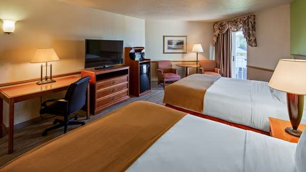 2 Queen Beds, Non-Smoking, Balcony, Desk, Microwave And Refrigerator, Full Breakfast