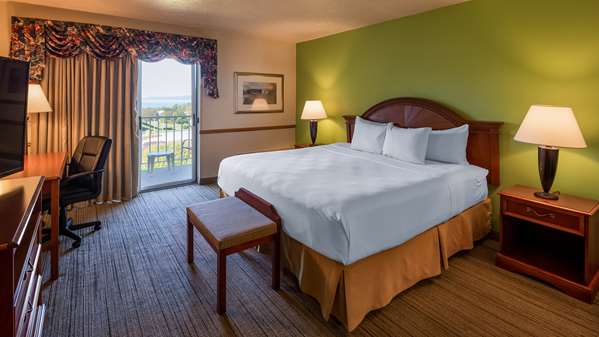 1 King Bed, Non-Smoking, Two Person Jetted Tub, Balcony, Microwave And Refrigerator, Full Breakfast