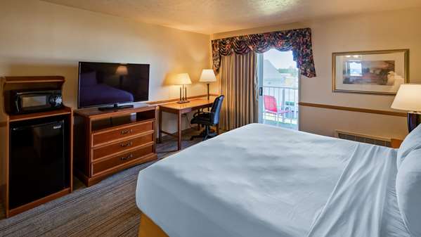 1 King Bed, Non-Smoking, Two Person Jetted Tub, Balcony, Microwave And Refrigerator, Full Breakfast