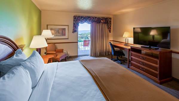 1 King Bed, Non-Smoking, Top Floor, Balcony, Bayview, Microwave And Refrigerator, Full Breakfast