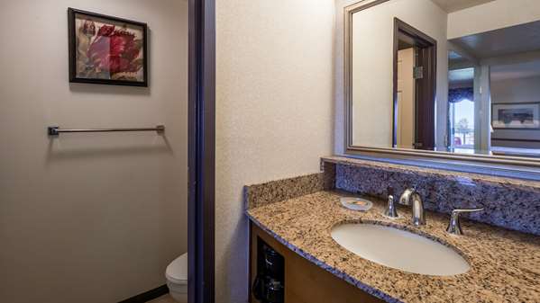 1 King Bed, Non-Smoking, Two Person Jetted Tub, Balcony, Microwave And Refrigerator, Full Breakfast