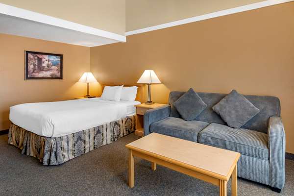  - Econo Lodge Inn & Suites Kelowna