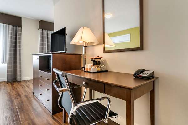  - Econo Lodge Inn & Suites Kelowna