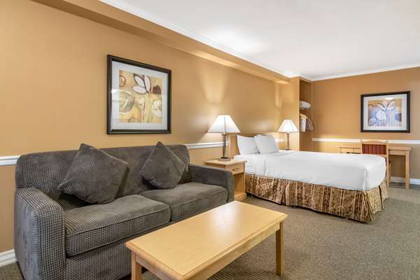  - Econo Lodge Inn & Suites Kelowna