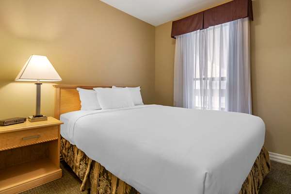  - Econo Lodge Inn & Suites Kelowna