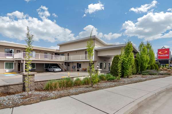 Exterior view - Econo Lodge Inn & Suites Kelowna