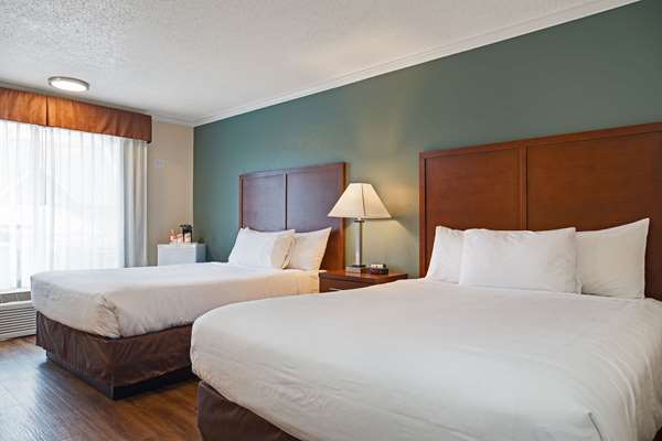  - Econo Lodge Inn & Suites Kelowna