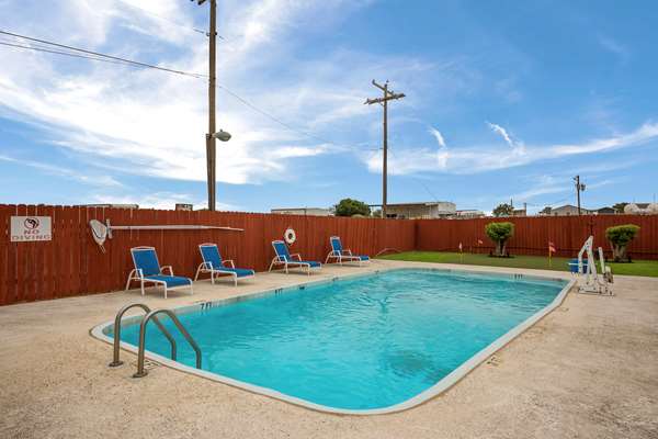Pool - SureStay Hotel by Best Western Rockdale