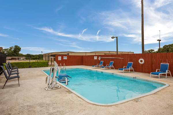 Pool - SureStay Hotel by Best Western Rockdale