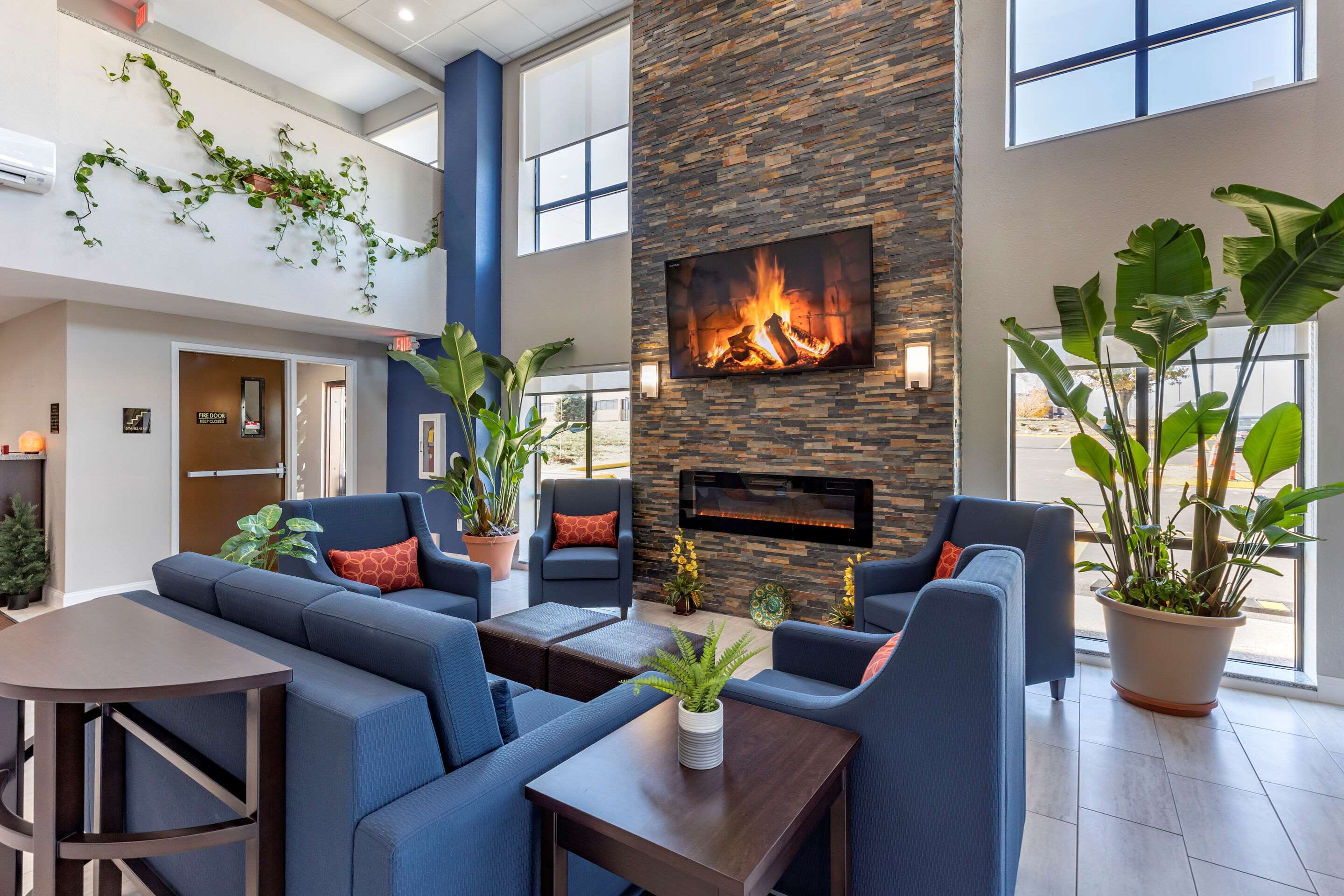 Lobby with sitting area | Comfort Suites St. Louis - Sunset Hills