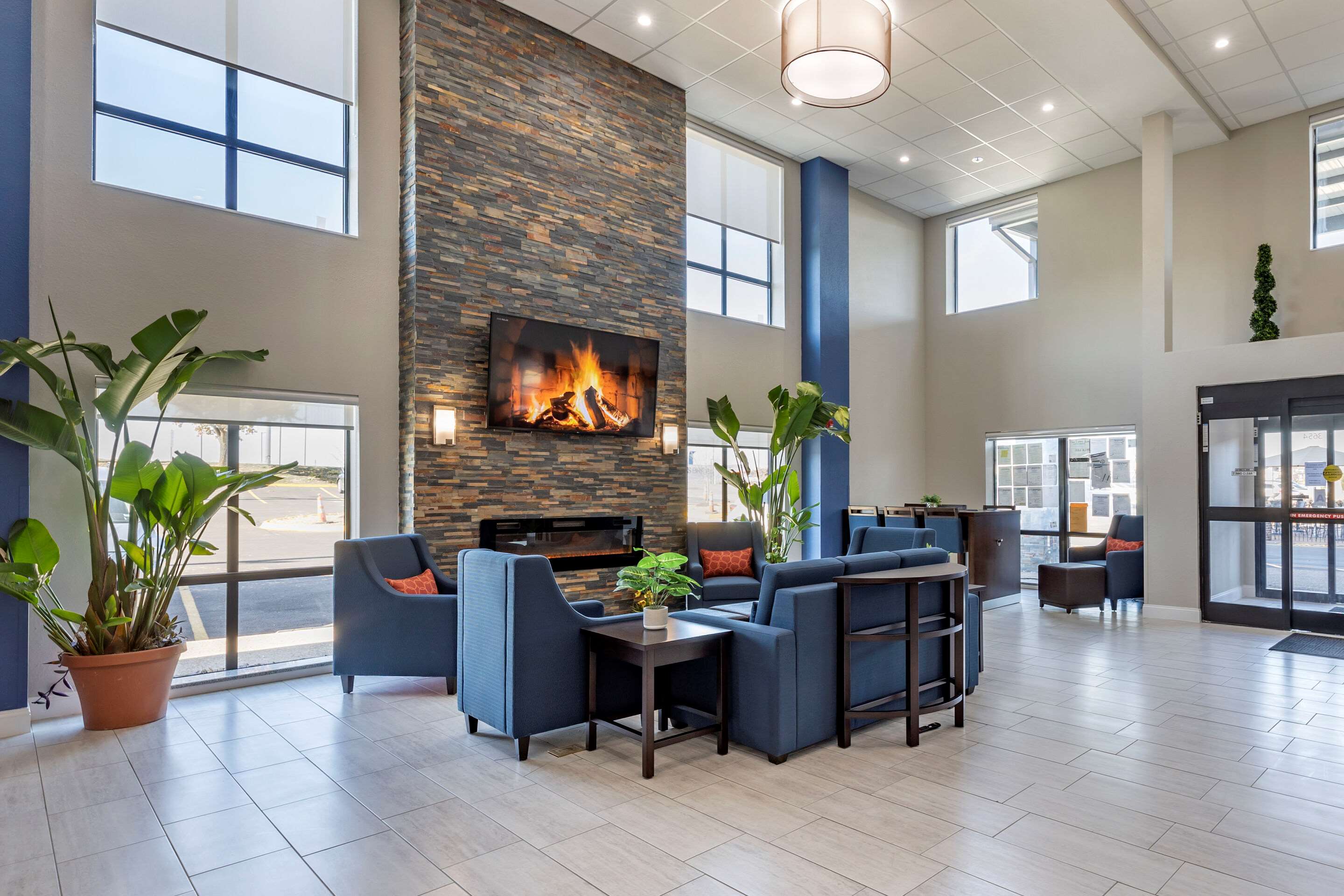 Lobby with sitting area | Comfort Suites St. Louis - Sunset Hills