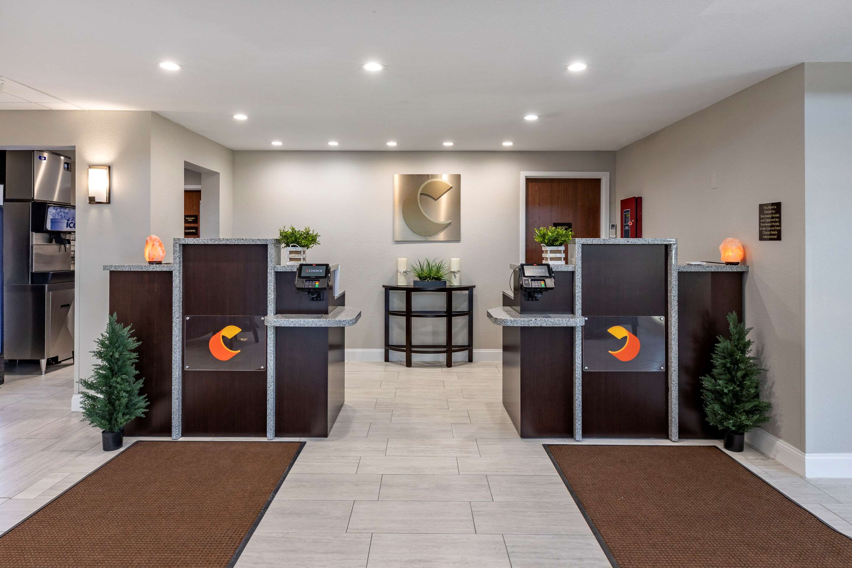 Front desk | Comfort Suites St. Louis - Sunset Hills