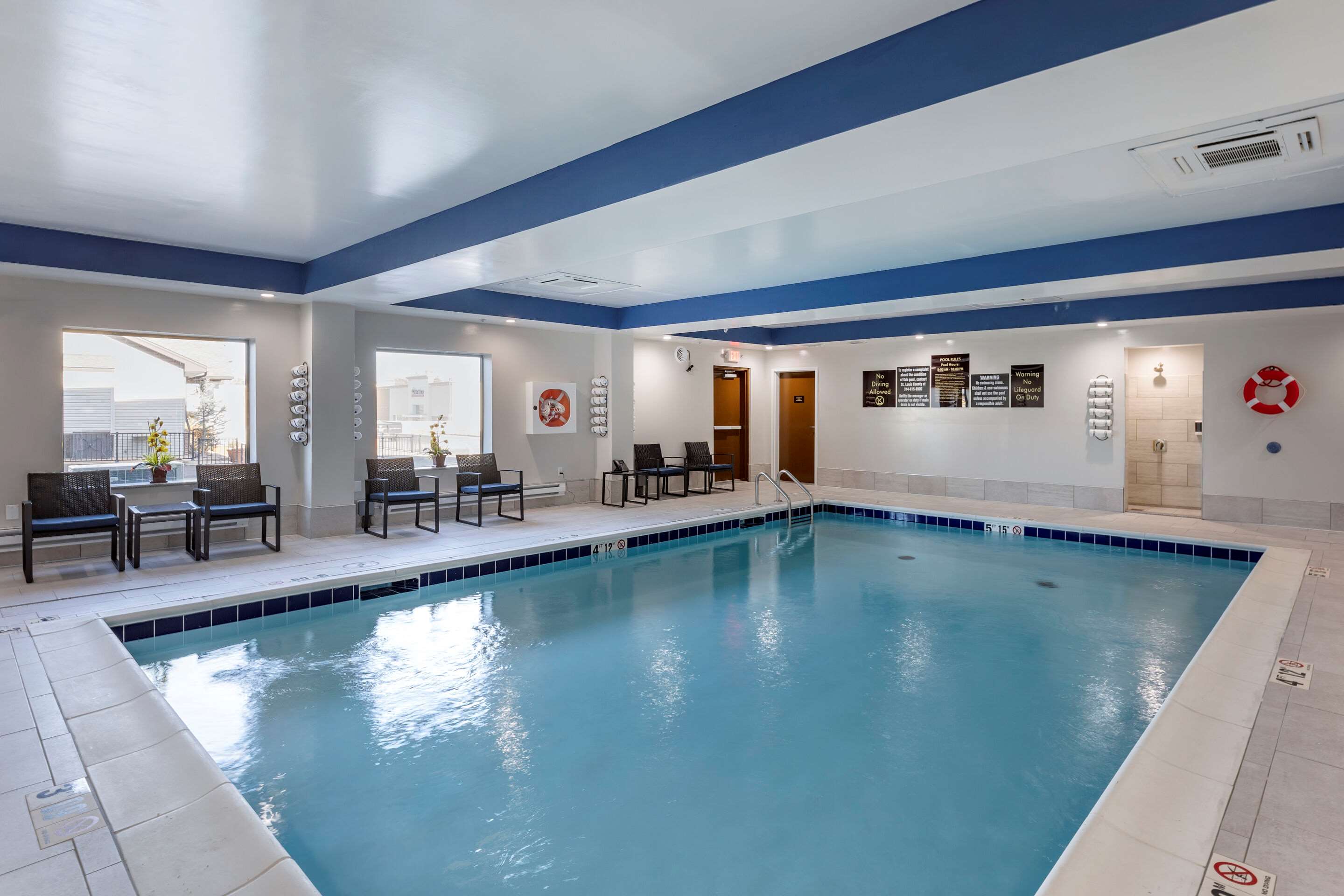 Indoor pool | Comfort Suites St. Louis - Sunset Hills