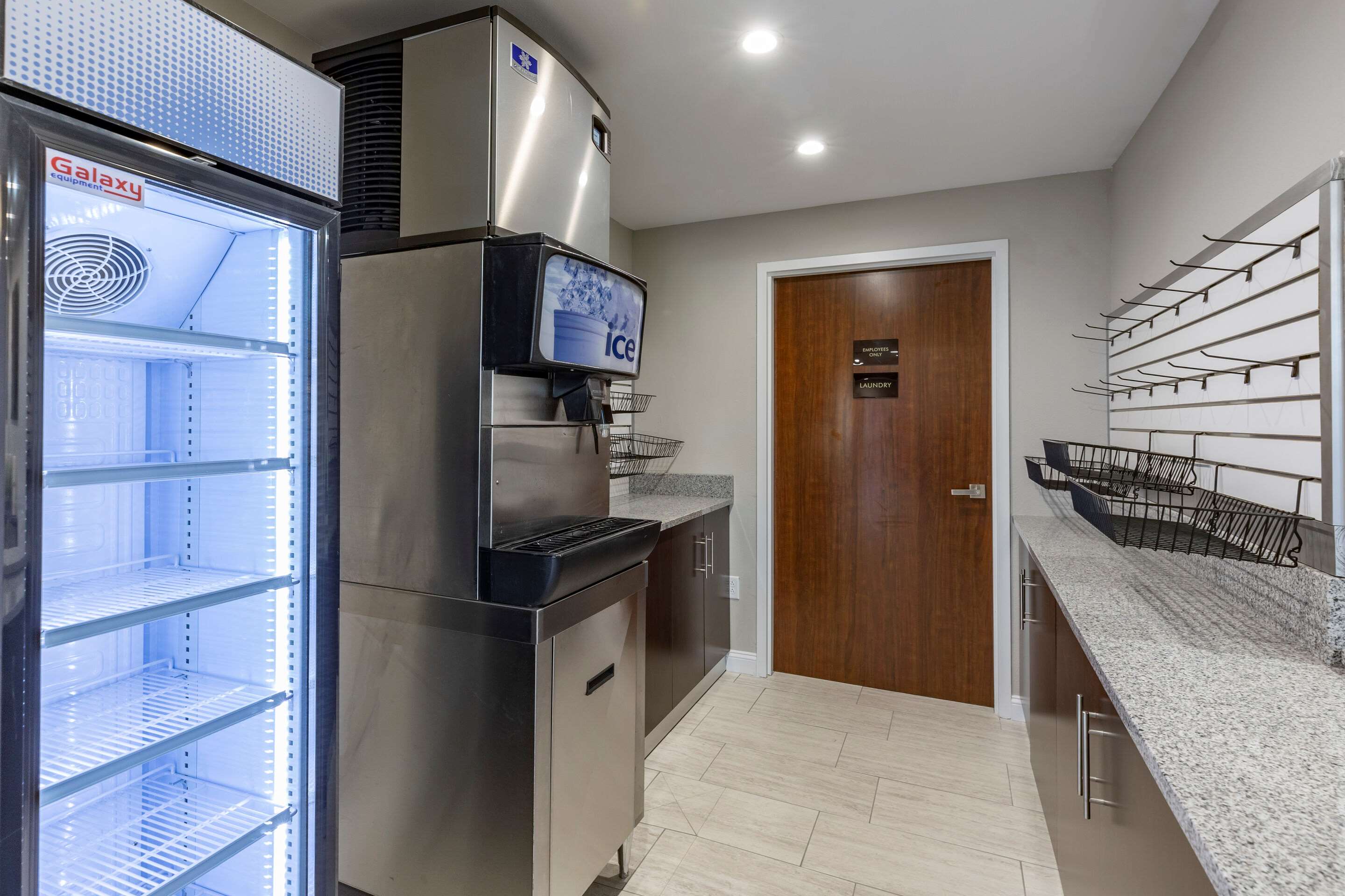Hotel vending area | Comfort Suites St. Louis - Sunset Hills