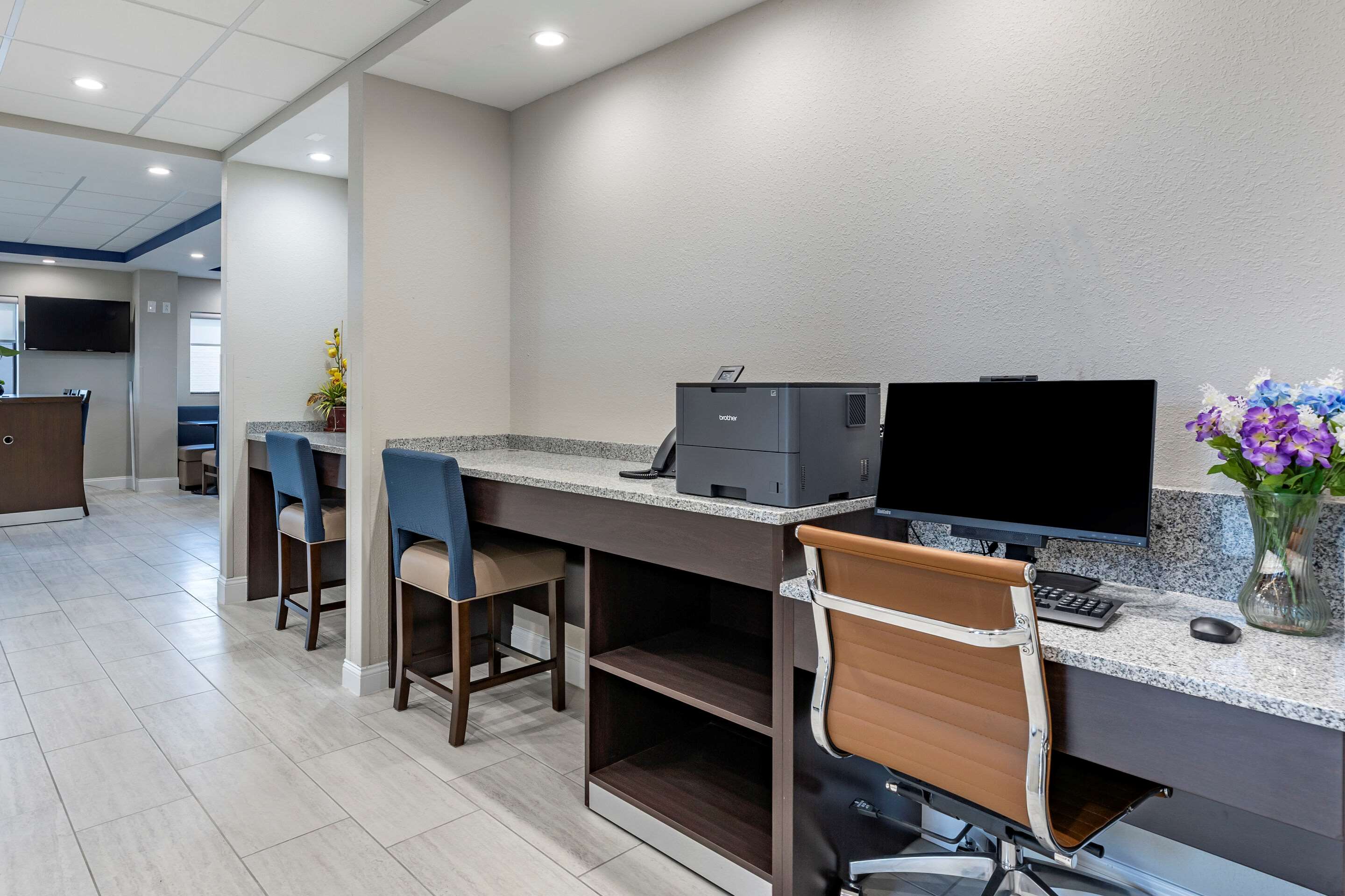 Business center | Comfort Suites St. Louis - Sunset Hills