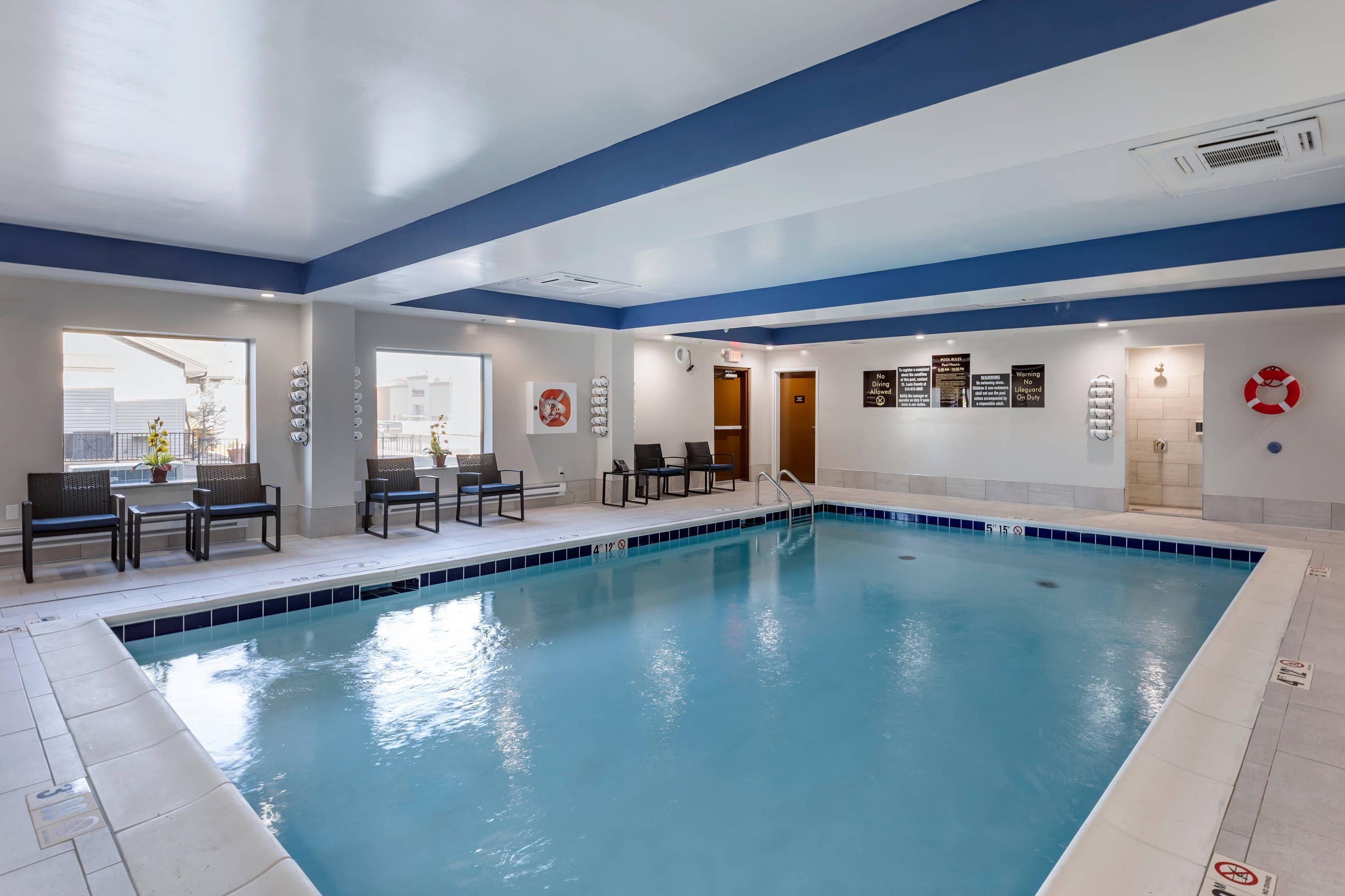 Indoor pool | Comfort Suites St. Louis - Sunset Hills