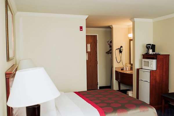  - Ramada Hotel Yakima - I-82, Exit 33