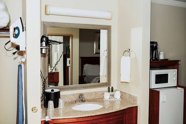  - Ramada Hotel Yakima - I-82, Exit 33