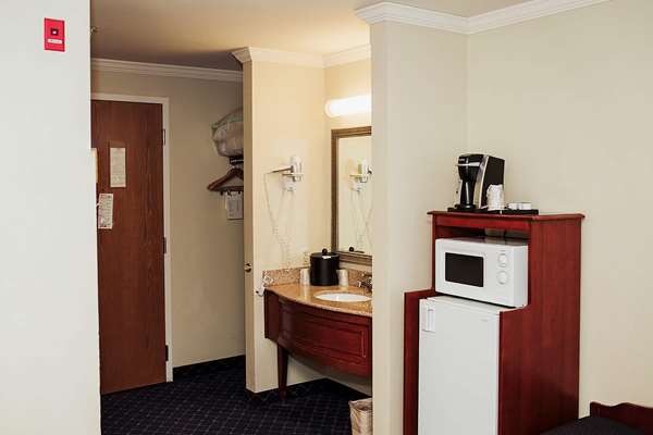  - Ramada Hotel Yakima - I-82, Exit 33