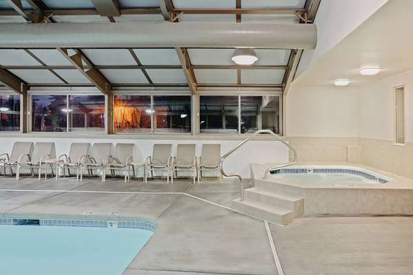 Pool - Ramada Hotel Yakima - I-82, Exit 33