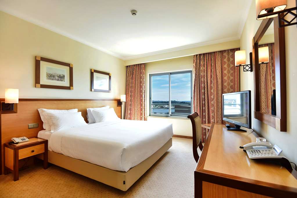 HOTEL REAL OEIRAS-guestroom-Guest Room,Suite,On-Site.jpg